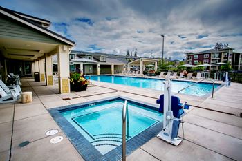 Kielo at grass valley apartments spa hot tub